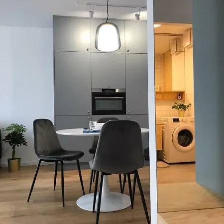 New Modern Urban Apartment *